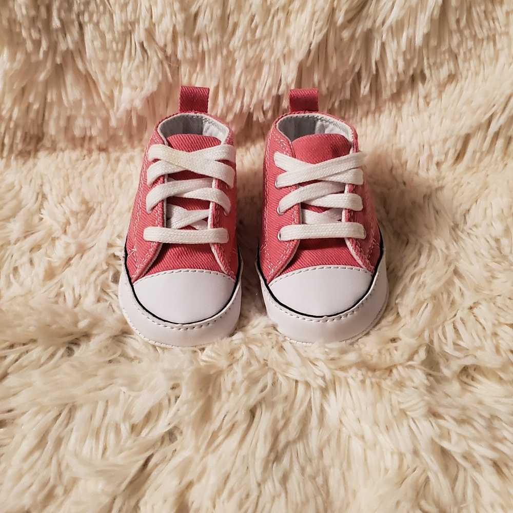 Baby girl pink converse